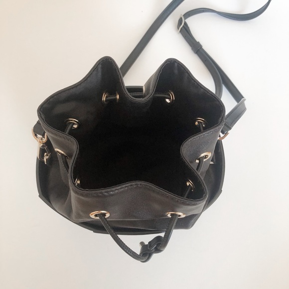 [Henri Bendel] Drawstring Bucket Bag - Picture 5 of 5